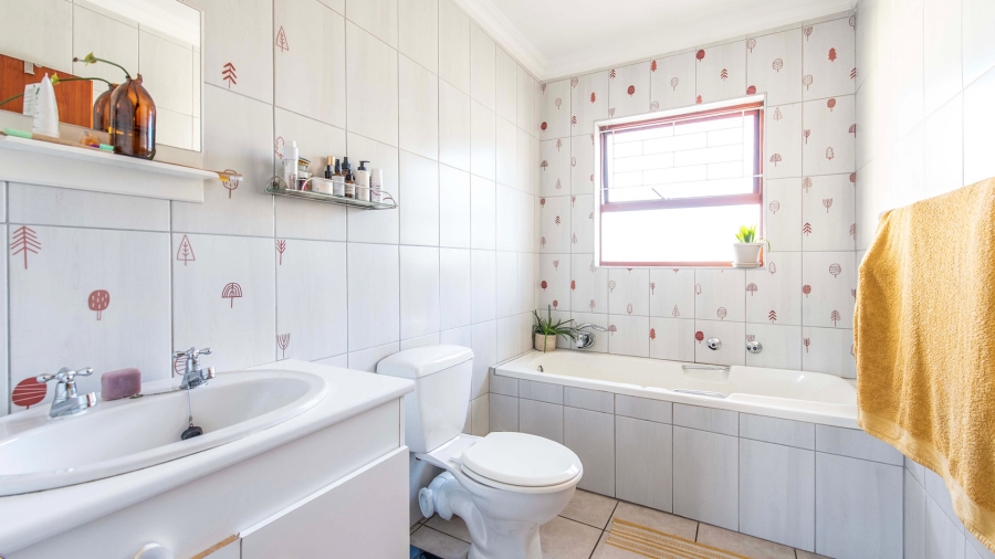 3 Bedroom Property for Sale in Monte Vista Western Cape